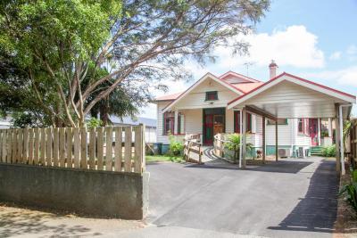 Villa on Wellington St, Hamilton
