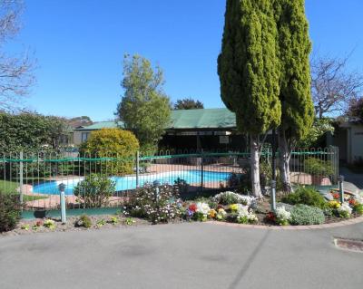 Commodore Court Motel