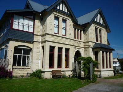 1800s Historic Villa Oamaru
