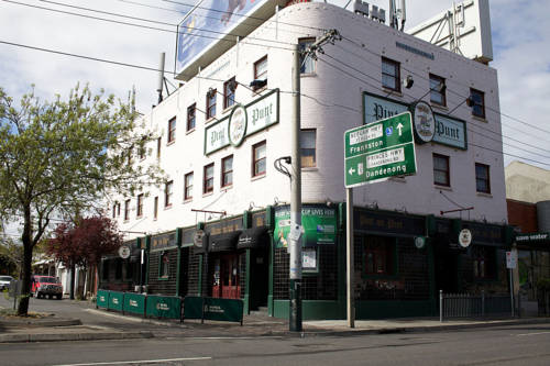Pint On Punt Backpackers