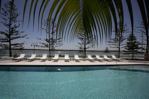 Silvershore Apartments on the Broadwater