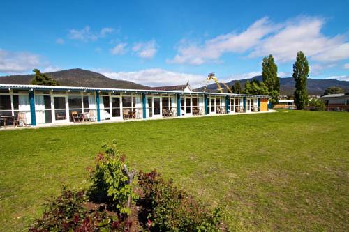 Riverfront Motel & Villas