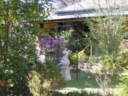 The Chalet Guesthouse And Studio