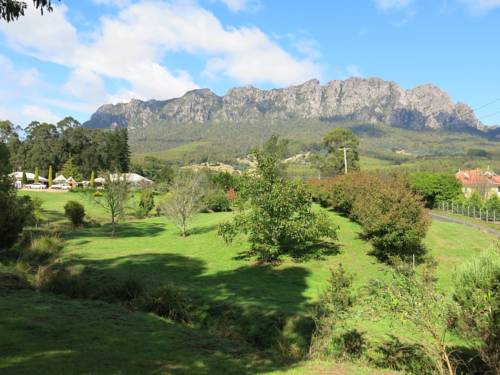 Mount Roland Country Lodge