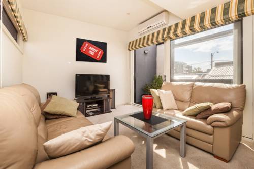 Evelyn - Beyond a Room Private Apartments