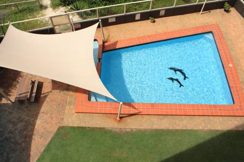 President Holiday Apartments - Absolute Beachfront