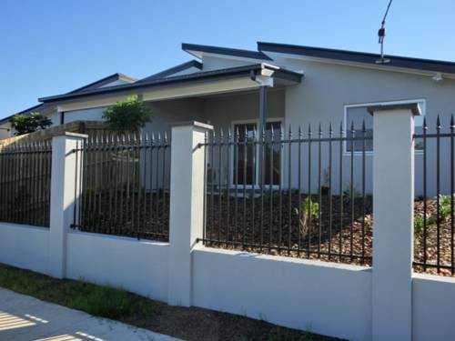 Brisbane Valley Tavern Apartments
