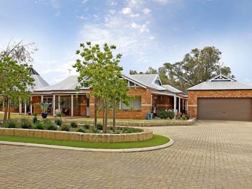 Swan Valley Bed and Breakfast Farmstay