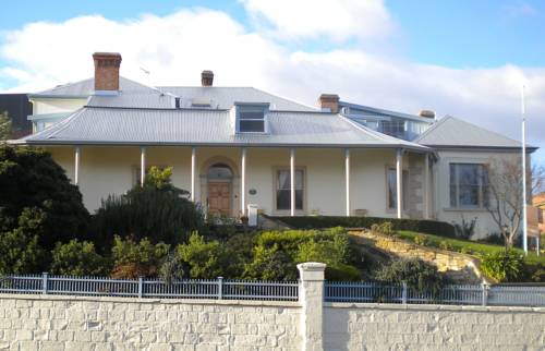 The Lodge on Elizabeth Bed & Breakfast