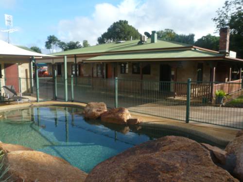 Curtain Fig Tree Motel
