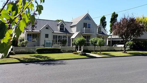 Creek Cottage Bed And Breakfast