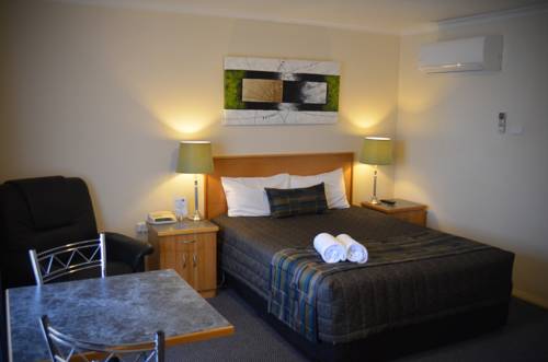 Arkana Motor Inn & Terrace Apartments