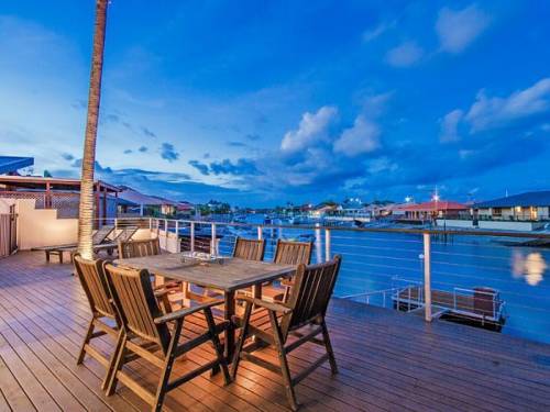 Holiday Home Gold Coast Waterfront Paradise