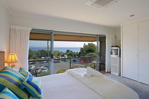 11 James Cook Apartment