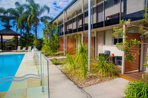 Caloundra Motel (Golden Beach Tavern)
