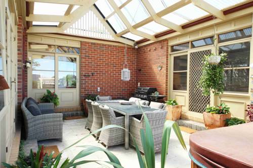 Oxford Rise Apartment