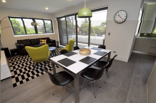 Cremorne Self Contained Two-Bedroom Apartment (1WIN)