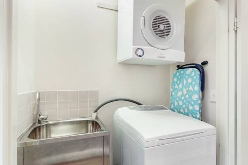 Glebe Self-Contained Modern One-Bedroom Apartment (6 COW)