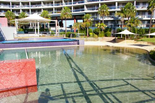 Homebush Bay Self-Contained Modern Two-Bedroom Apartment (3BEN)