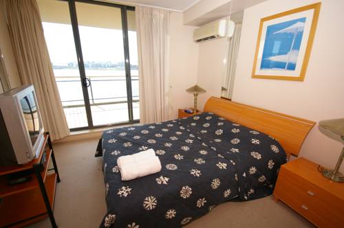 Homebush Bay Self-Contained Modern Two-Bedroom Apartment (57 BEN)