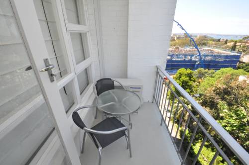 Neutral Bay Self-Contained Modern One-Bedroom Apartment (63BEN)