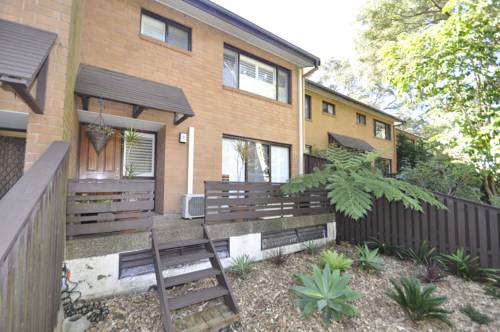 North Ryde Self-Contained Modern Three-Bedroom Apartment (2FONT)