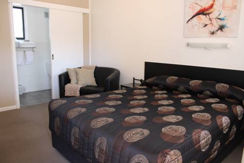Twin Swans Motel