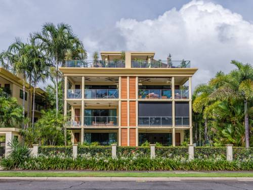 Yorkeys Knob Beachfront Apartment