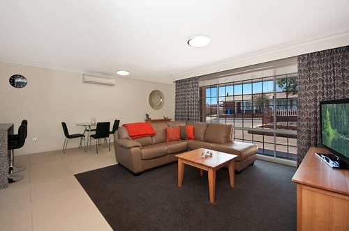 City Two Apartment