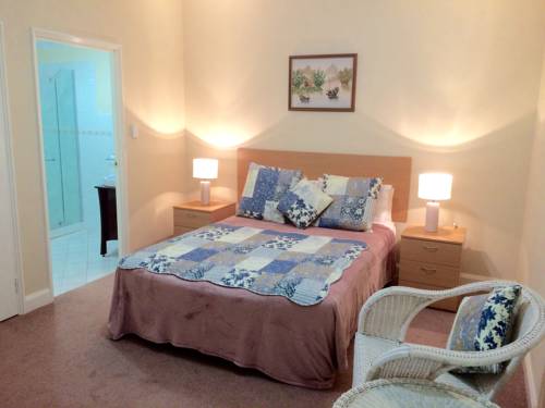 Settlers House Motel Room