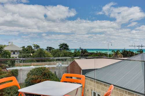 Nepean Beachfront Apartment