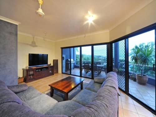 Airlie Harbour Apartment