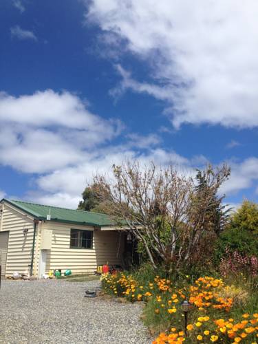 Three Hills D&B&B