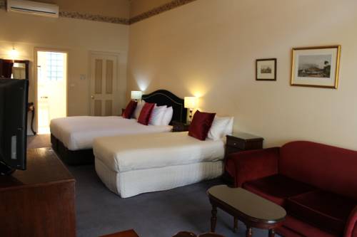 Macquarie Manor Hotel