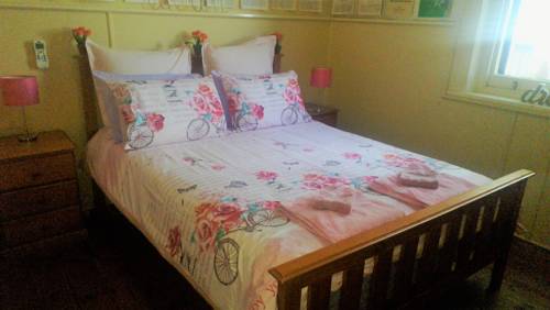 DD'S B&B and Wozza's Vault Cafe