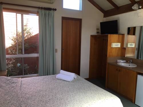 The Rails Hotel Motel
