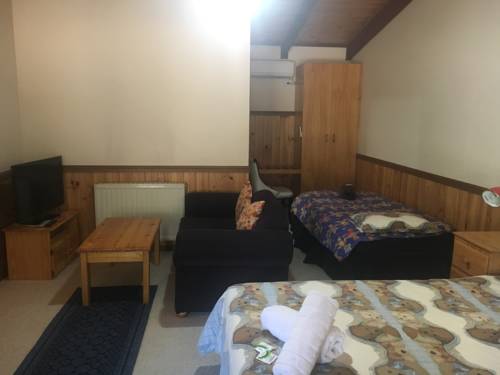 4 Bears Motel