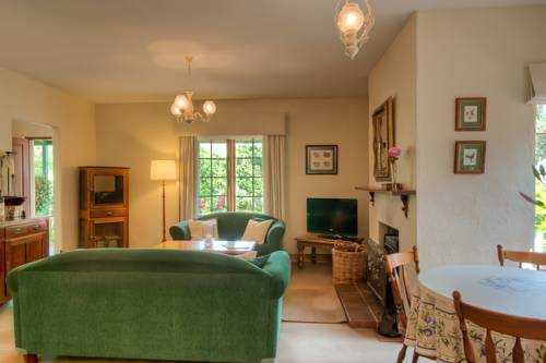 Country Pleasures Bed and Breakfast
