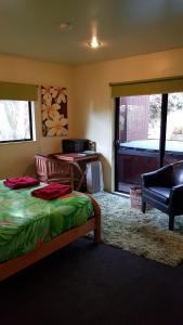 Pohutukawa Coast BnB
