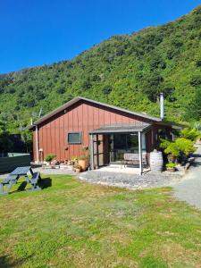 Kiwi Cabin and Homestay at Koru