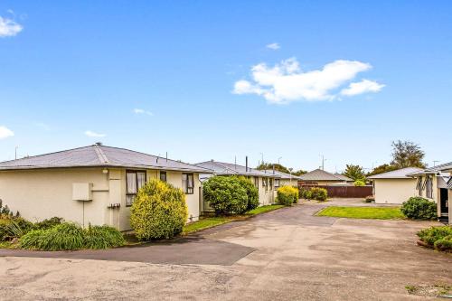 EconoLodge Canterbury Court Motel