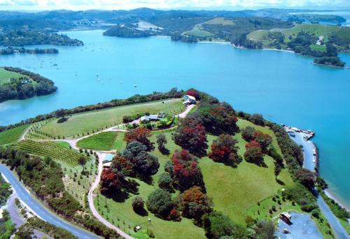 Kennedy Point Vineyard Guest House