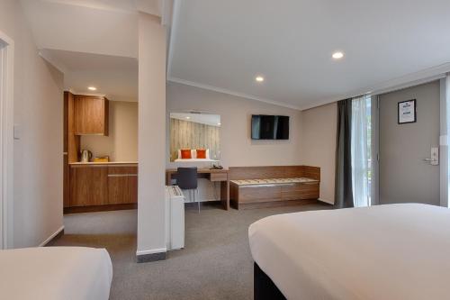 Heartland Hotel Croydon