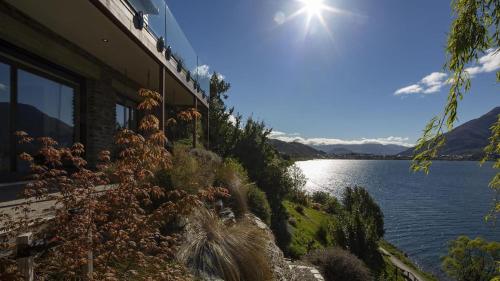 Kohanga Lakeside Villa