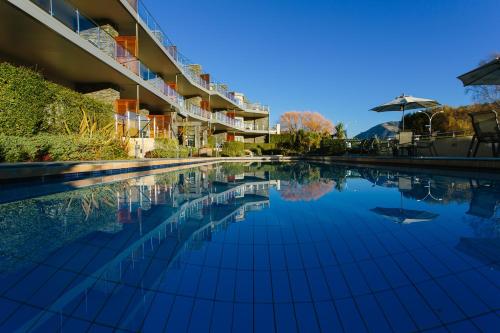 Lakeside Apartments