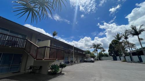 Aaron Court Motel