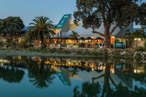 Trailways Hotel Nelson