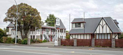 Castles Motel